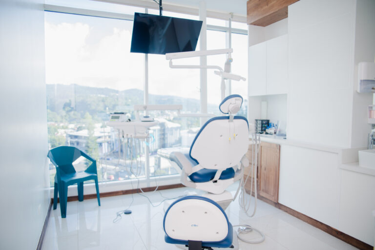Dr. Alejandro Flores Aesthetic Dentistry